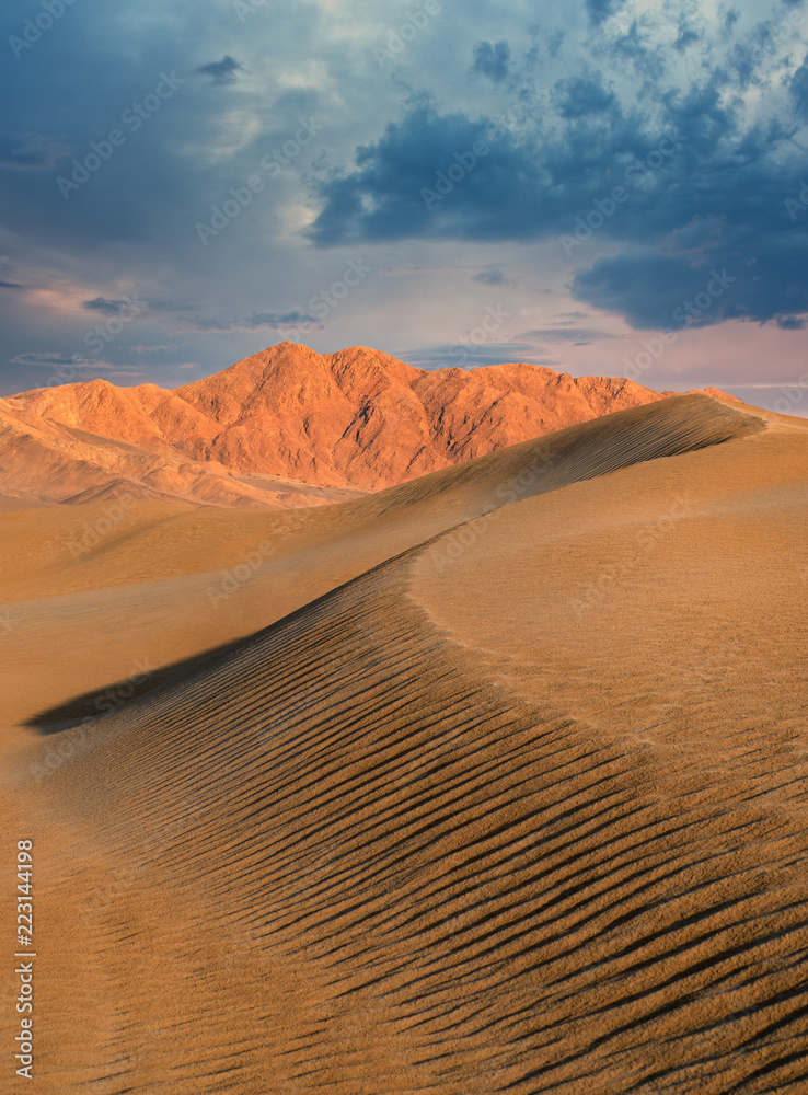 Fototapeta premium Desert sand dunes, Yazd, Iran