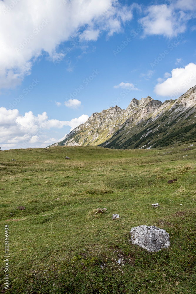 Schroffe Berggipfel in den Hohen Tauern, Meereg, Salzburg Schroffe Berggipfel in den Hohen Tauern, Meereg, Salzburg