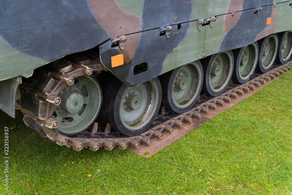 Fototapeta premium tank wheels closeup