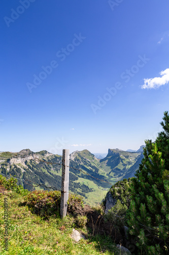 Blick vom Niederhorn auf das Justistal – Berner Oberland, Schweiz photo