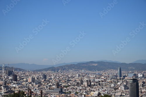 Vista panorámica de Barcelona con cielo despejado © Daniel Plana Trenchs