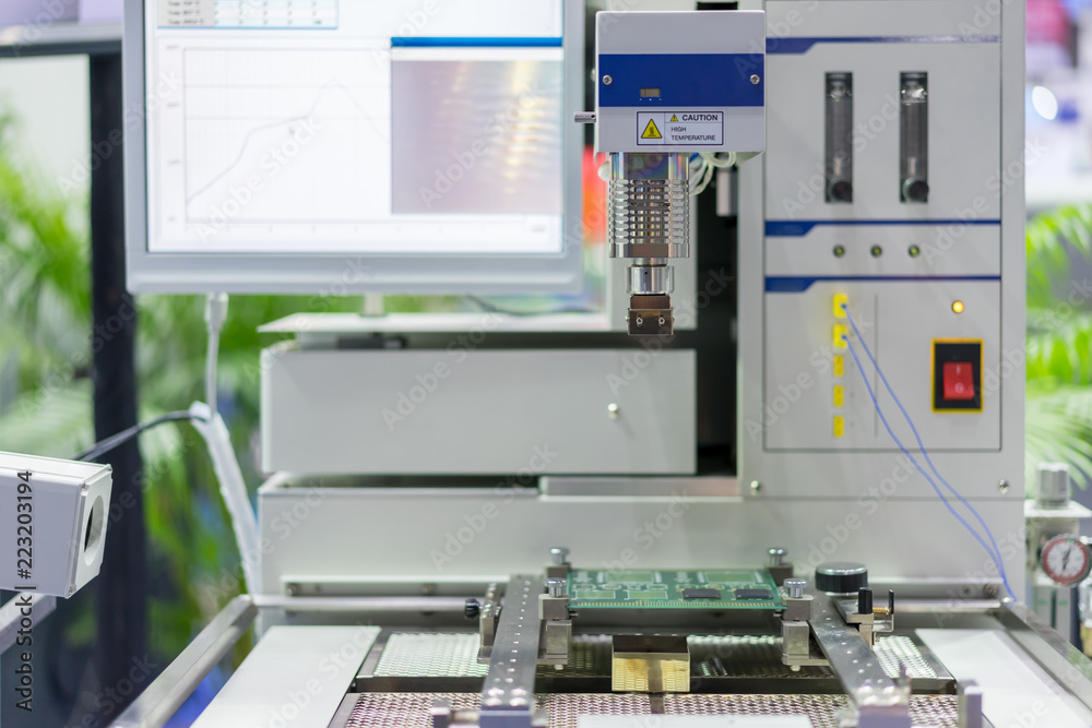 Inspection electronic circuit board by automate vision system show result on monitor in the factory