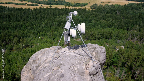 Urządzenie nadawczo odbiorcze, badawcze na samotnej skale w Górach Stołowych w Kotlinie Kłodzkiej photo