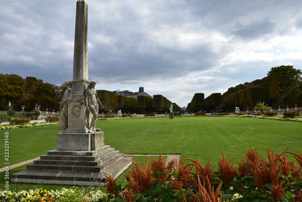 Statues du jardin du Luxembourg à Paris, France