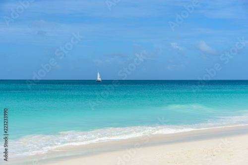 Idyllic shore of a caribbean beach © Overburn