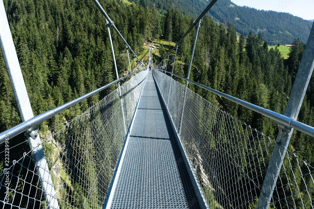 Obraz premium rope bridge over a deep canyon, tirol, austria