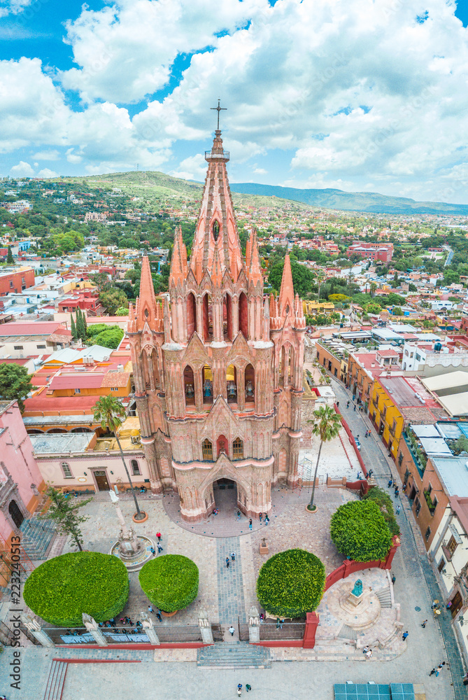 Fototapeta premium Beautiful aerial view of the Parish of San Miguel de Allende in Guanajuato, Mexico