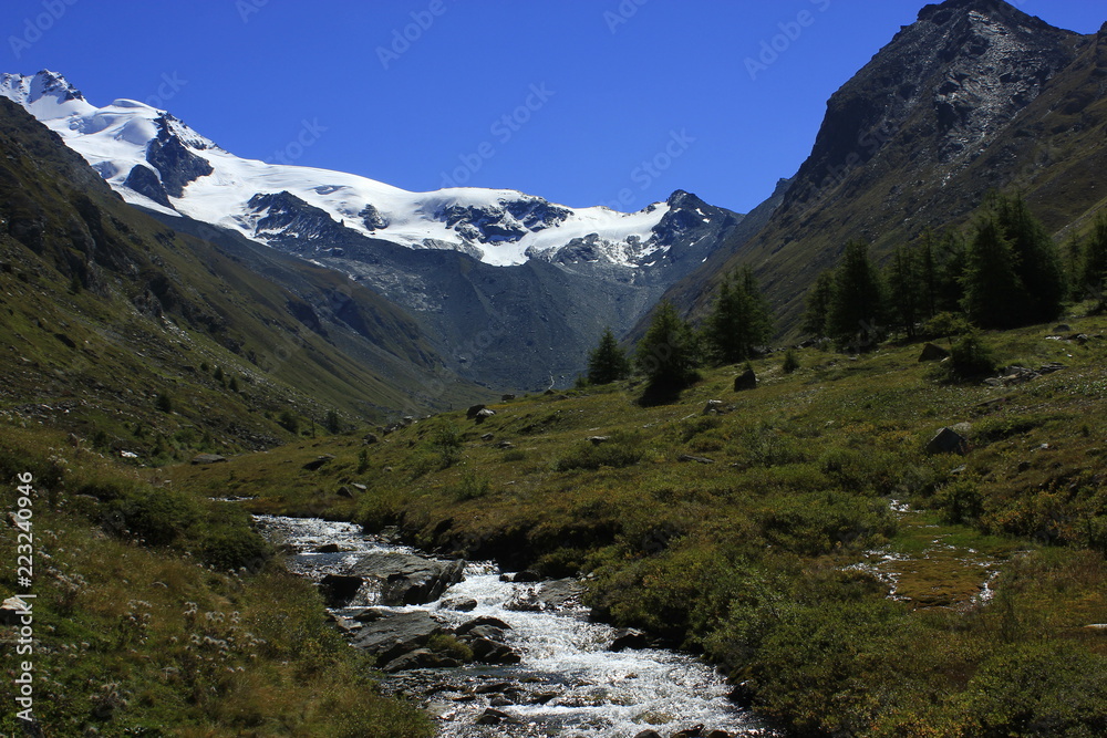 Bach in den Walliser Alpen