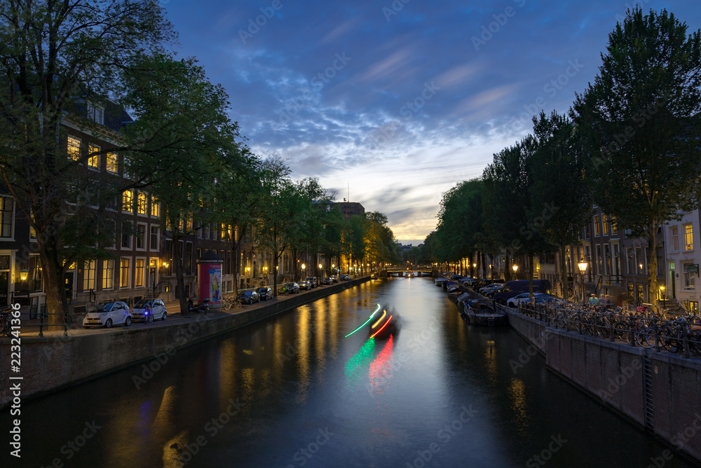 日暮れのアムステルダムの運河