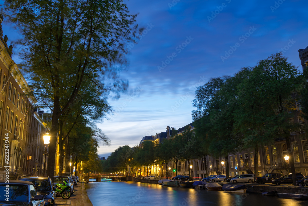 Obraz premium アムステルダム夜の運河