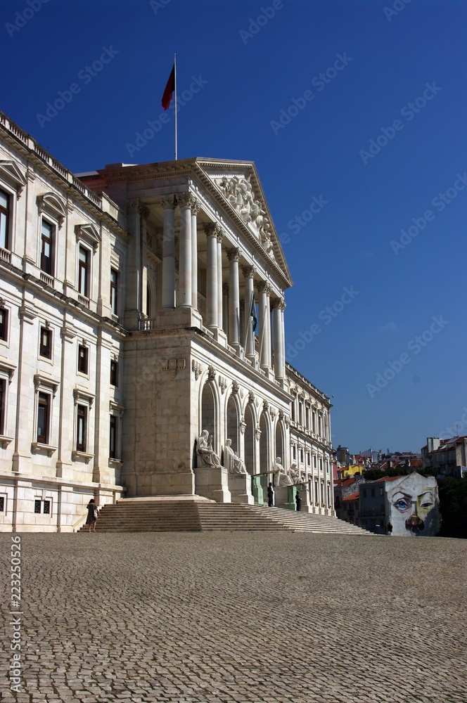 Budynek Parlamentu w Lizbonie, Portugalia - obrazy, fototapety, plakaty 