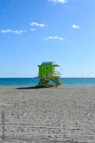 A colorful lifeguard hut in the middle of Miami beach  © Eduardo F Guevara