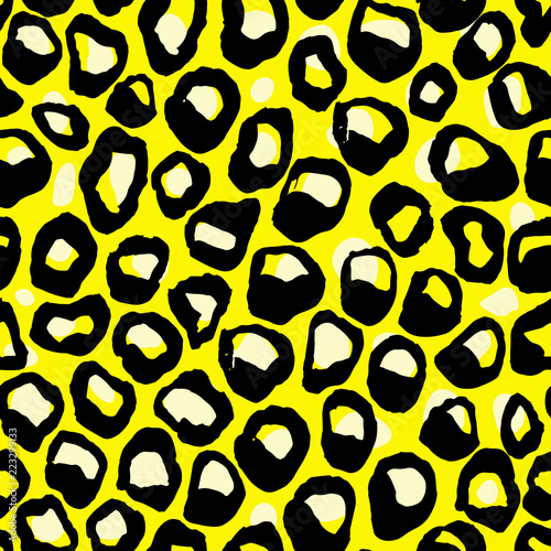 Vector illustration leopard print seamless pattern. Yellow hand drawn background.