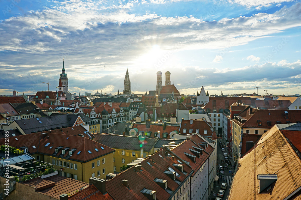 Naklejka premium Über den Dächern Münchens