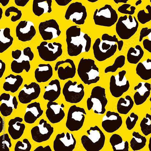 Vector illustration leopard print seamless pattern. Yellow hand drawn background.