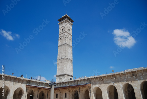 Minarete de la Gran Mezquita de Alepo o Mezquita Omeya, Siria photo