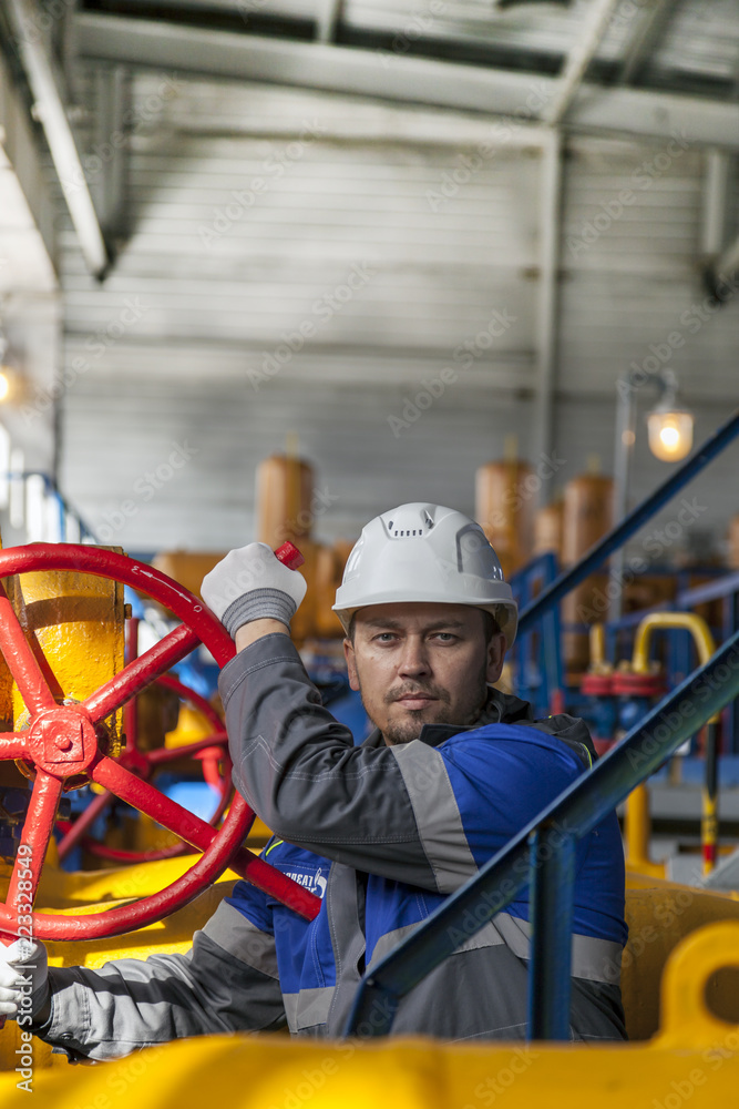 The mechanic - the repairman , operator production gas, Oil, gas industry. gas conditioning equipment and valve armature The mechanic - the repairman , operator production gas, Oil, gas industry. gas conditioning equipment and valve armature