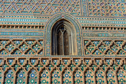 Kathedrale der Retter oder La Seo. Mudejar Stil. Detail der Außendekoration, Ziegel und Fliesen. Zaragoza, Aragon, Spanien