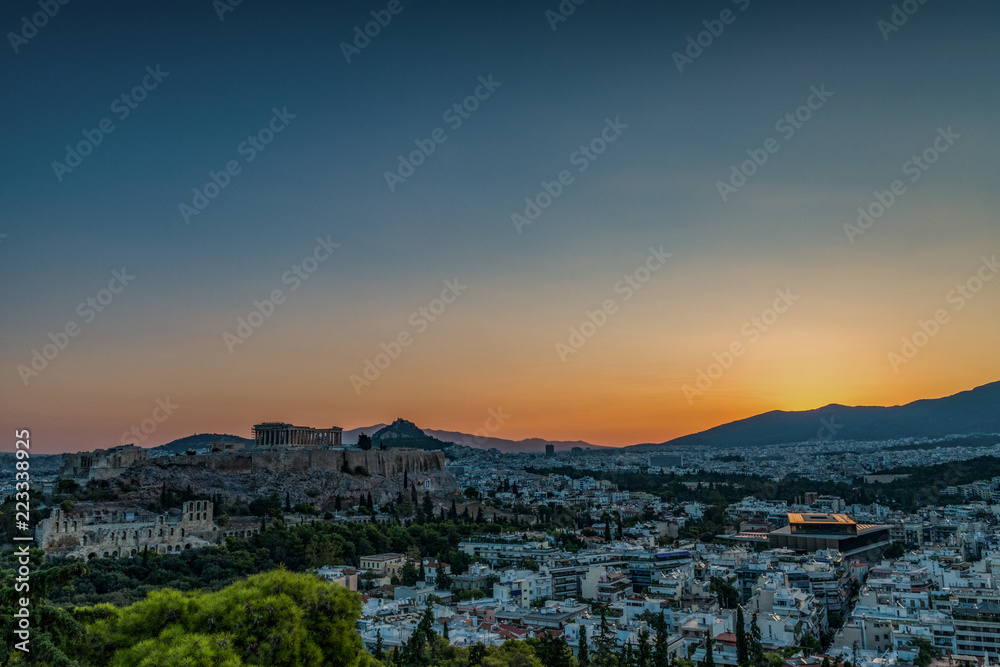 Vista panoramica sulla città di Atene e Acropoli alle prime luci del mattino, Grecia