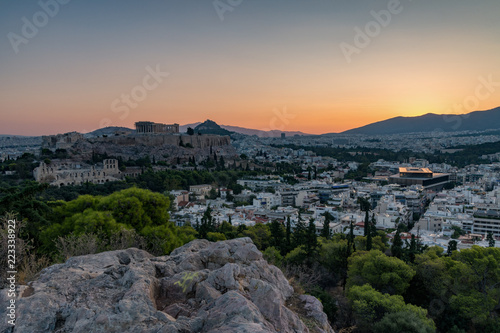 Vista panoramica sulla città di Atene e Acropoli alle prime luci del mattino, Grecia