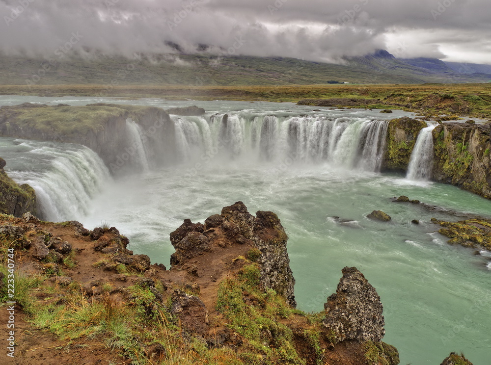 Der Wasserfall Godafoss in Island Der Wasserfall Godafoss in Island