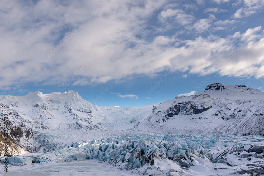 Vast Icelandic mountainous landscape, with turquoise glacier