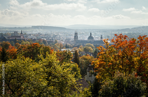 Die Residenzstadt Fulda, in Hessen, Deutschland, Europa im Herbst mit blauem Himmel.