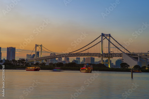 Fototapeta Naklejka Na Ścianę i Meble -  beautiful scenic twilight time of rainbow bridge odaiba harbor tokyo  japan