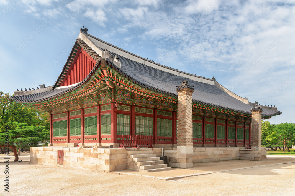Fototapeta premium Sujeongjeon Hall of Gyeongbokgung Palace in Seoul, South Korea