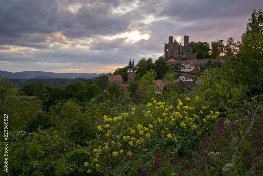 Sommerabend bei Burg Hanstein