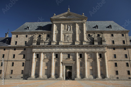 Madrid, le péristyle du palais de l'escurial  photo