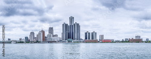 Business part of the city, view from the embankment of the Detroit River © Benjamin Gelman