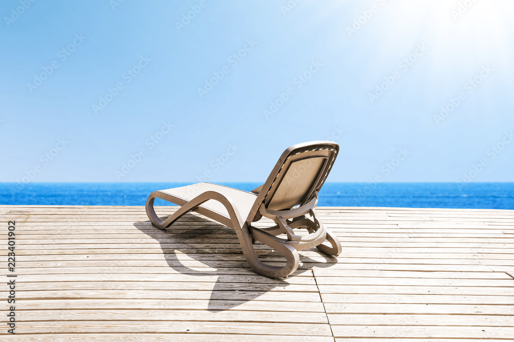 Obraz premium Summer time and sun bed 