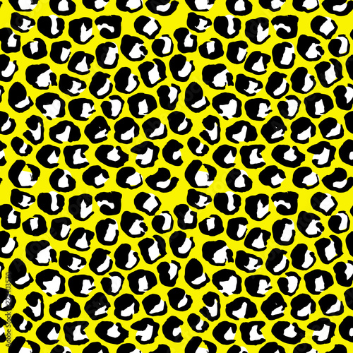 Vector illustration leopard print seamless pattern. Yellow hand drawn background.