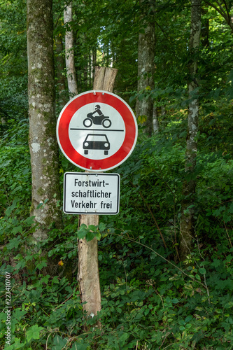 Forstwirtschaftlicher Verkehr frei / Waldweg