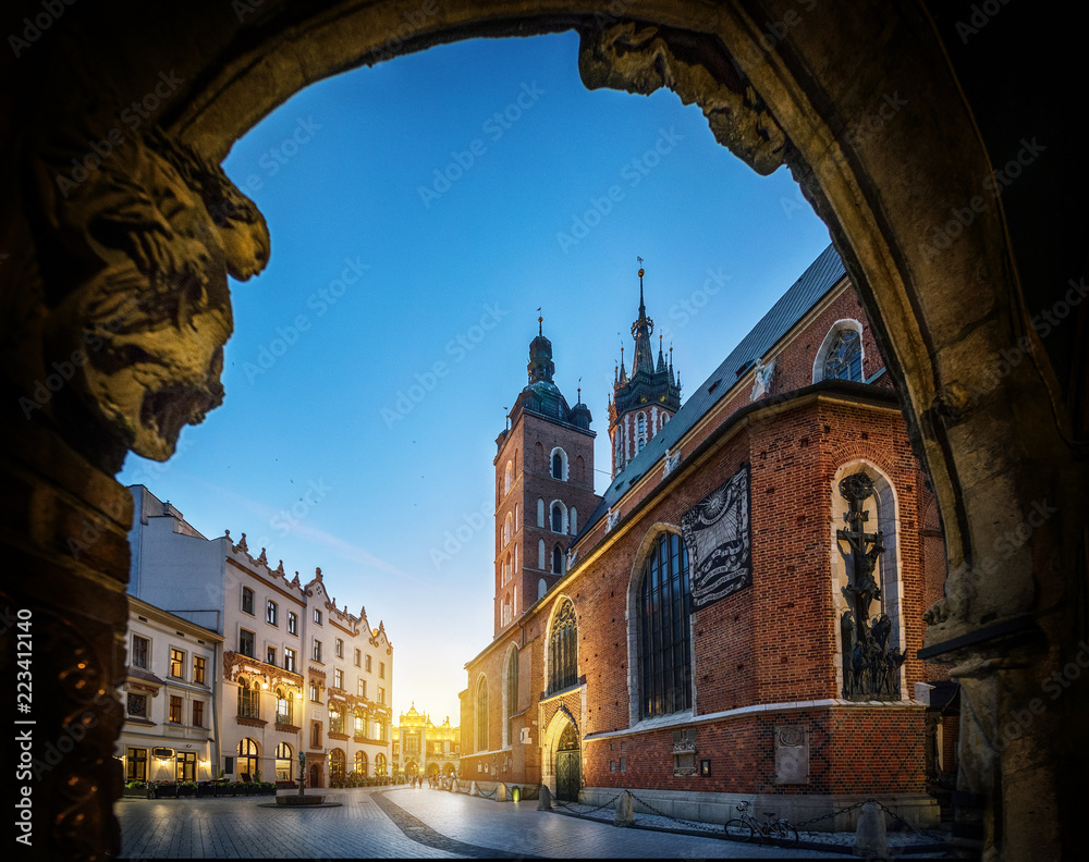 Fototapeta premium Old city center view with St. Mary's Basilica in Krakow, Poland. Night view, long exposure.