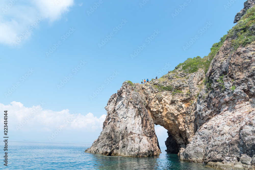 Φωτογραφία Koh Talu Island , beautiful island, Natural holes of Talu Island cliff in Rayong , Thailand
