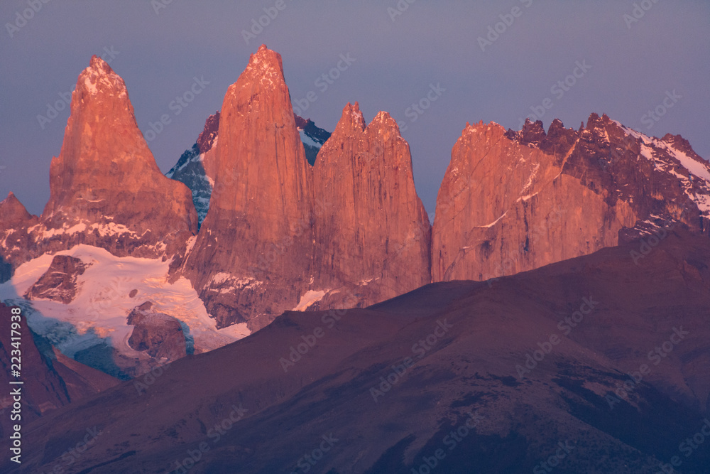Naklejka premium Torres del Paine, Patagonia, Chile. Early morning with pink light