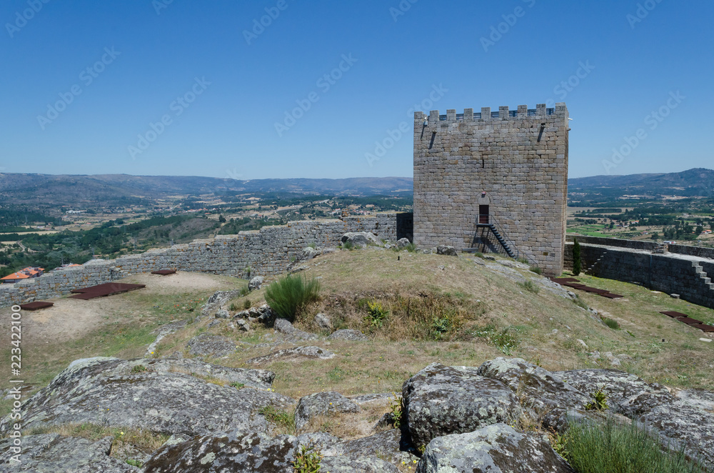 Entrada al Castillo de Celorico da Beira, una de las fortalezas medievales de la Serra da Estrela. Portugal.