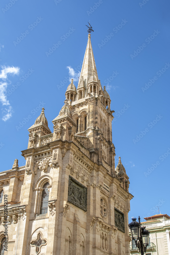 Torres de la iglesia de San Juan de Sahagún en Salamanca