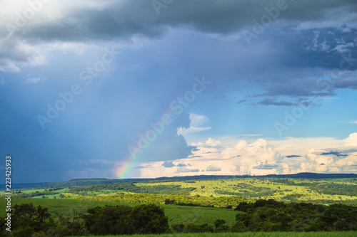 rainbow over the field, árco-íris e chuva no campo