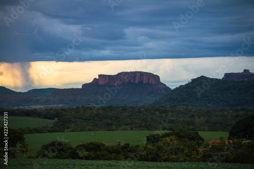 clouds  in the mountains, montanhas na montanha