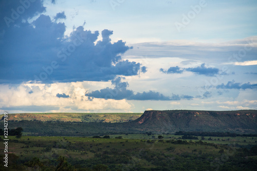 clouds over mountains , núves em cima da montanha