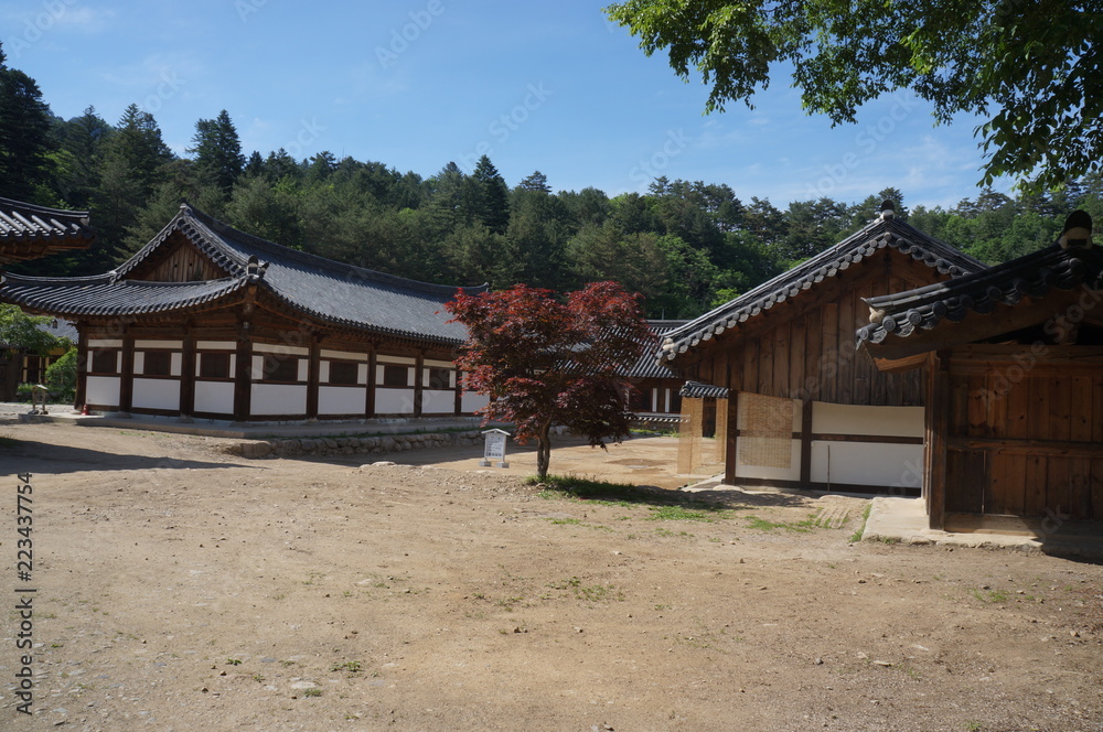 Baekdamsa Buddhist Temple