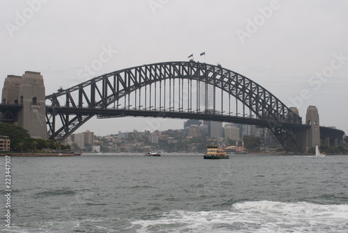 sydney harbour bridge in australia © Joao Gambinï