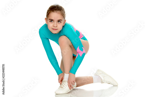 Young girl acrobat perform exercises.