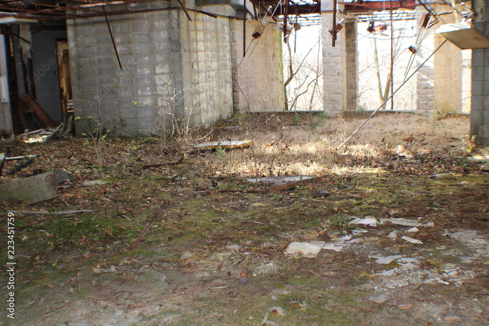 Naklejka premium Abandoned Building