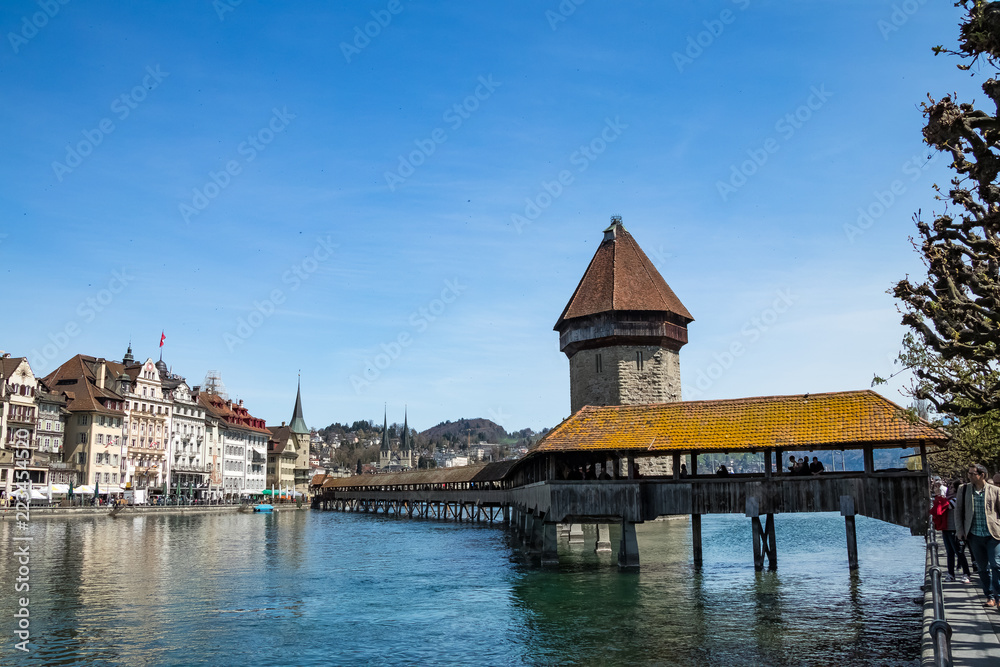 Famoso puente de Lucerna, Suiza