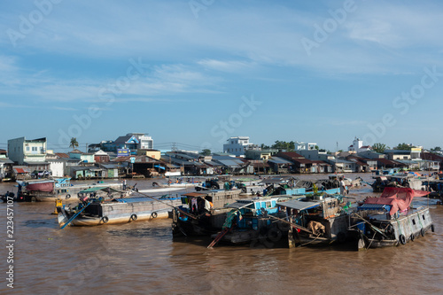 Tourists, people buy and sell food, vegetable, fruits on vessel, boat, ship in Cai Rang floating market, Mekong River. Royalty stock image of traffic on the floating market or river market in Vienam © jangnhut