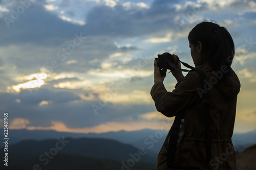 Woman holding a camera to travel.